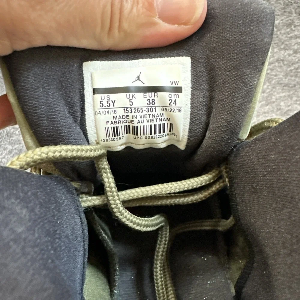 Nike‎ Air Jordan 12 Retro GS Olive Lux Class of 2003 5.5Y Gold